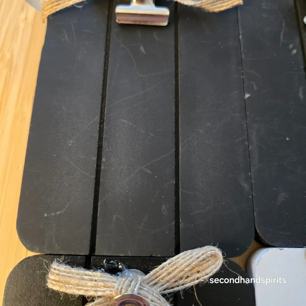 Unbranded bows place